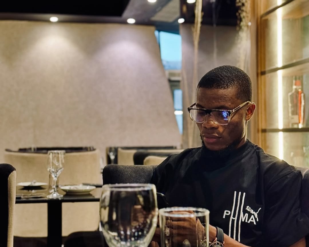 Usenideh Tsidkenu best man